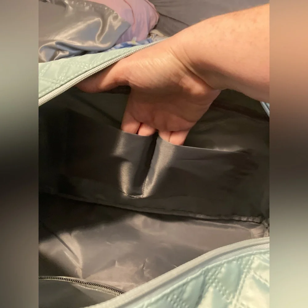 Luxury Large Capacity Duffel Bag with attachable shoulder strap - Picture 7 of 11